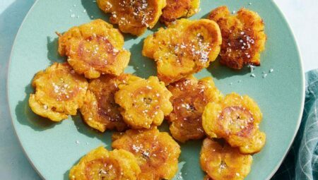 Puerto Rican Tostones (Fried Plantains)