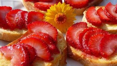 Strawberry Bruschetta