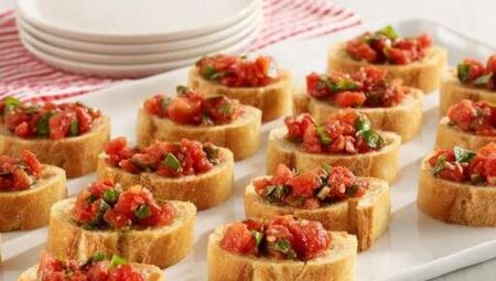 Hunt’s® Easy Tomato Bruschetta