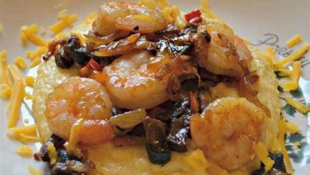 Shrimp and Cheesy Grits with Bacon